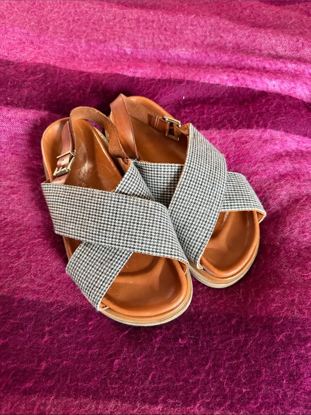 ALOHAS Tan Footbed Houndstooth Cross-Band Sandals